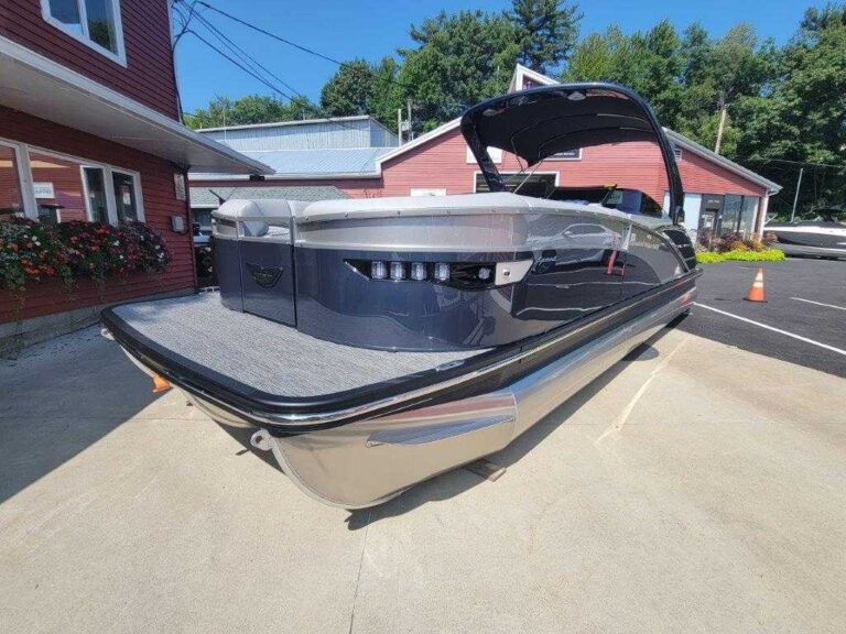 2025 Bennington 25RXSBWA - ESP - Arch - Windshield - Owner Demo US-ETWR6587F425 [photo 7]